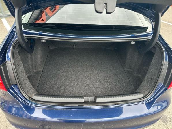 Volkswagen Jetta VI с пробегом 2012 года, цена 750 000 рублей, 285205 км, седан, Автокод Объявления