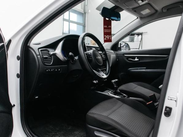 Kia Rio IV Рестайлинг с пробегом 2022 года, цена 2 236 000 рублей, 28826 км, хэтчбек, Автокод Объявления