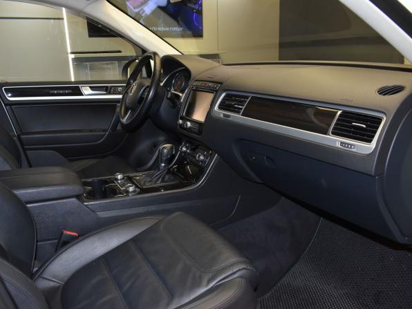 Volkswagen Touareg II Рестайлинг с пробегом 2017 года, цена 3 329 000 рублей, 130000 км, внедорожник, Автокод Объявления