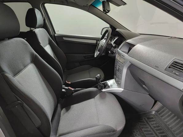 Opel Astra H Рестайлинг с пробегом 2012 года, цена 700 000 рублей, 212393 км, седан, Автокод Объявления