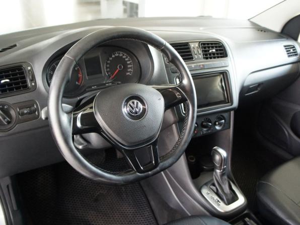Volkswagen Polo V Рестайлинг с пробегом 2017 года, цена 1 049 000 рублей, 78000 км, седан, Автокод Объявления