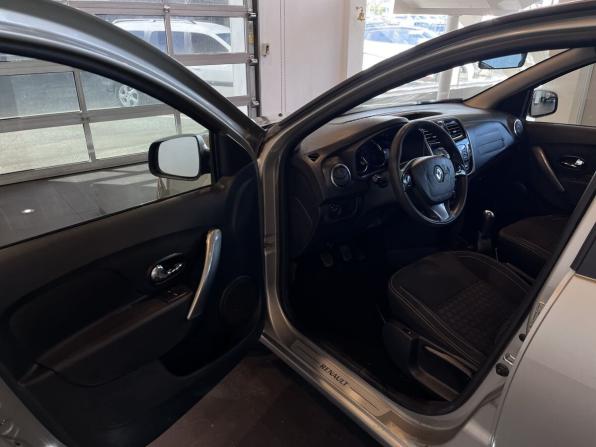 Renault Logan II с пробегом 2017 года, цена 610 000 рублей, 151127 км, седан, Автокод Объявления
