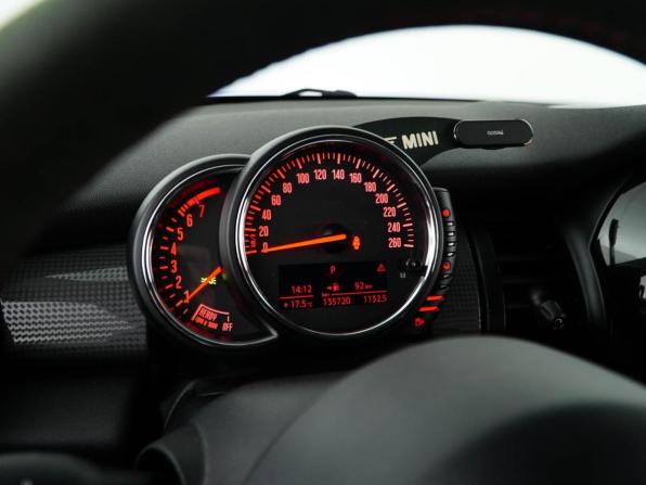 Mini Hatch III (F55/F56) с пробегом 2014 года, цена 1 360 444 рубля, 135720 км, хэтчбек, Автокод Объявления
