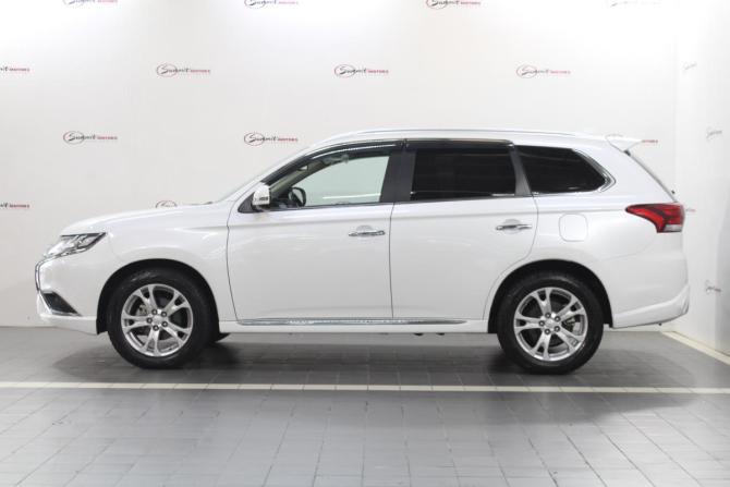 Mitsubishi Outlander III Рестайлинг 3 с пробегом 2022 года, цена 3 700 000 рублей, 305 км, внедорожник, Автокод Объявления