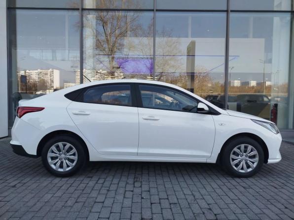 Hyundai Solaris II Рестайлинг с пробегом 2021 года, цена 1 345 000 рублей, 87792 км, седан, Автокод Объявления