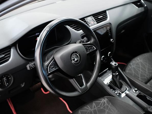 Skoda Octavia III (A7) Рестайлинг с пробегом 2019 года, цена 2 135 000 рублей, 119951 км, лифтбек, Автокод Объявления
