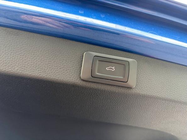 Skoda Karoq I с пробегом 2021 года, цена 2 595 000 рублей, 81000 км, внедорожник, Автокод Объявления