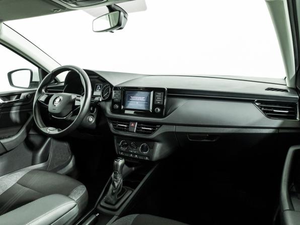 Skoda Rapid II с пробегом 2022 года, цена 1 648 000 рублей, 50590 км, лифтбек, Автокод Объявления