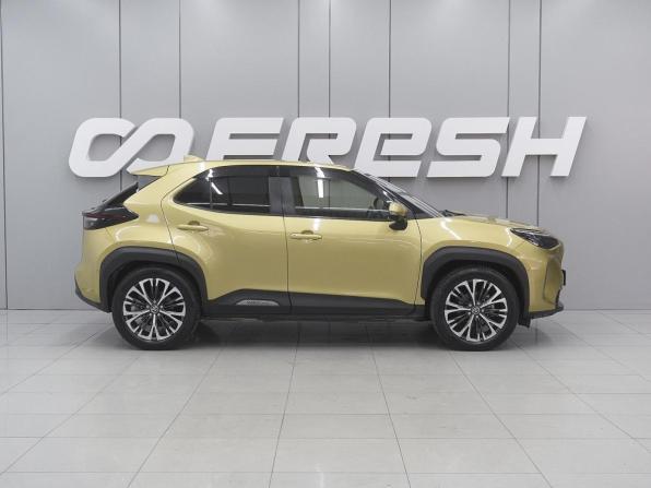 Toyota Yaris Cross с пробегом 2021 года, цена 2 420 000 рублей, 69970 км, внедорожник, Автокод Объявления