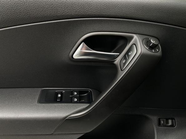 Volkswagen Polo V Рестайлинг с пробегом 2017 года, цена 1 080 000 рублей, 174086 км, седан, Автокод Объявления