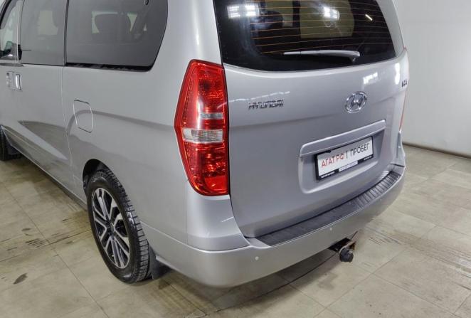 Hyundai H-1 II с пробегом 2015 года, цена 1 640 000 рублей, 352777 км, минивэн, Автокод Объявления