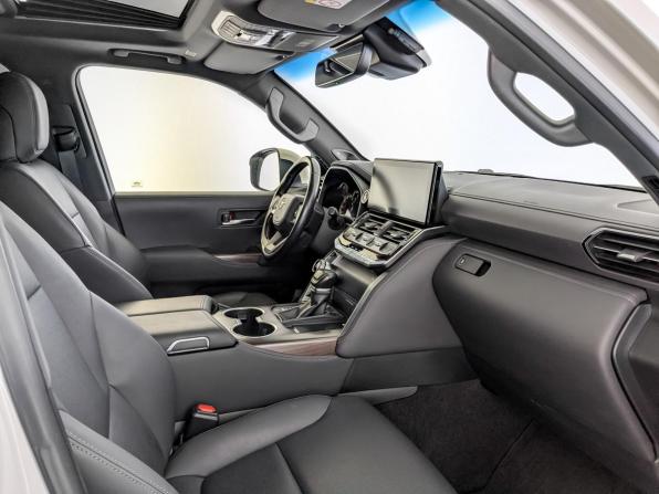 Toyota Land Cruiser 300 Series с пробегом 2022 года, цена 8 950 000 рублей, 53340 км, внедорожник, Автокод Объявления