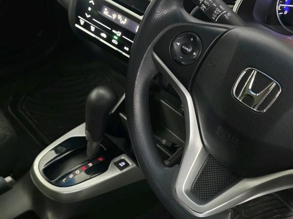 Honda Fit III с пробегом 2016 года, цена 979 000 рублей, 124850 км, хэтчбек, Автокод Объявления