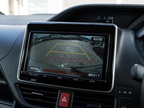 Toyota Voxy III (R80) Рестайлинг с пробегом 2018 года, цена 2 445 000 рублей, 77657 км, минивэн, Автокод Объявления