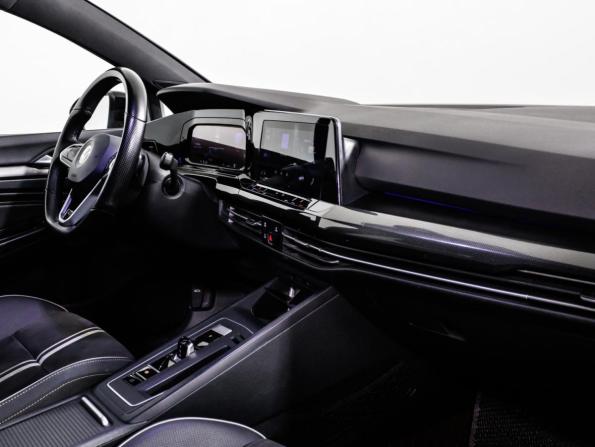 Volkswagen Golf VIII с пробегом 2021 года, цена 2 799 000 рублей, 49555 км, хэтчбек, Автокод Объявления