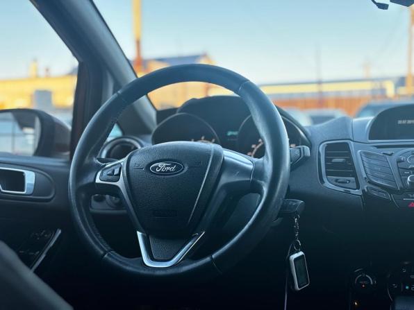 Ford Fiesta Mk6 Рестайлинг с пробегом 2015 года, цена 850 000 рублей, 151000 км, седан, Автокод Объявления