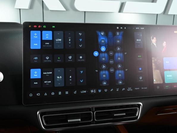 Li Auto (Lixiang) L9 I с пробегом 2023 года, цена 5 649 000 рублей, 71712 км, внедорожник, Автокод Объявления