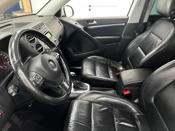 Volkswagen Tiguan I Рестайлинг с пробегом 2012 года, цена 930 000 рублей, 305872 км, внедорожник, Автокод Объявления