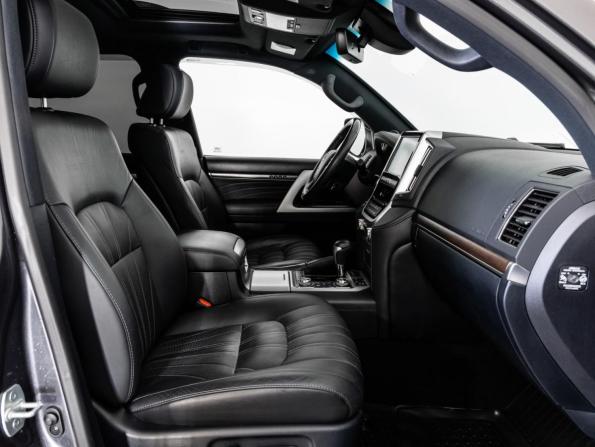 Toyota Land Cruiser 200 Series Рестайлинг 2 с пробегом 2020 года, цена 10 700 000 рублей, 60873 км, внедорожник, Автокод Объявления