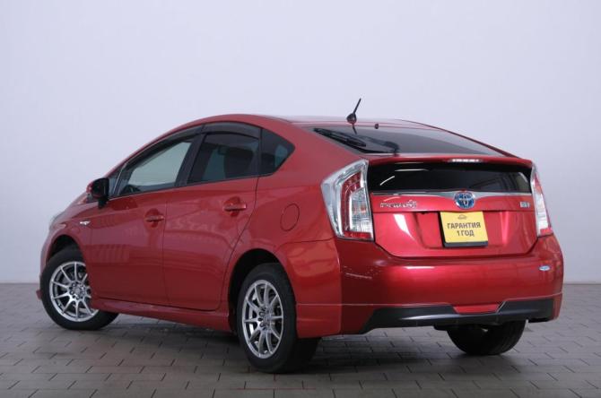 Toyota Prius III Рестайлинг (XW30) с пробегом 2013 года, цена 1 249 000 рублей, 194000 км, лифтбек, Автокод Объявления