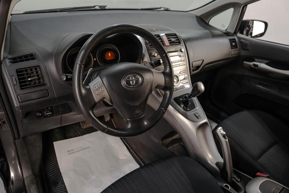 Toyota Auris I Челябинск  - изображение 8