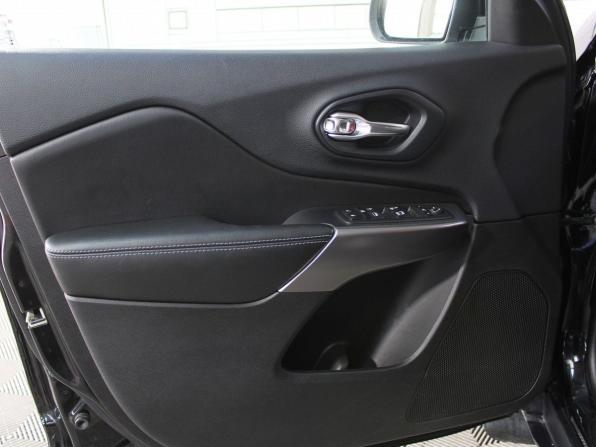 Jeep Cherokee V (KL) Рестайлинг с пробегом 2018 года, цена 2 293 000 рублей, 68483 км, внедорожник, Автокод Объявления