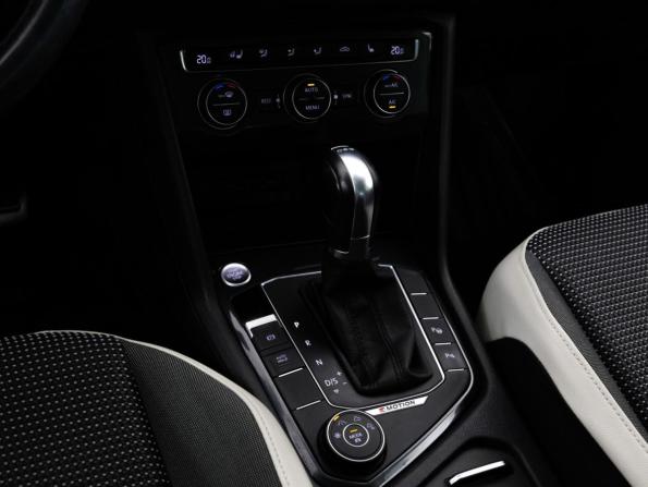Volkswagen Tiguan II с пробегом 2018 года, цена 2 099 000 рублей, 223643 км, внедорожник, Автокод Объявления