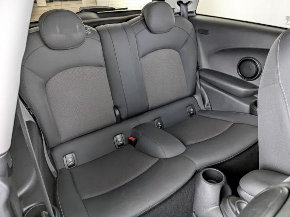 Mini Hatch III (F55/F56) Рестайлинг 2 с пробегом 2021 года, цена 2 325 000 рублей, 96721 км, хэтчбек, Автокод Объявления