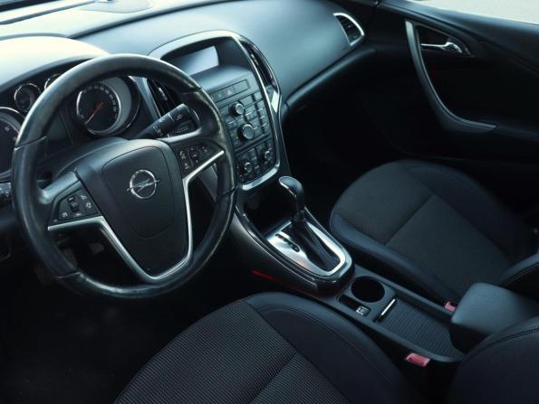 Opel Astra J Рестайлинг с пробегом 2013 года, цена 840 000 рублей, 117342 км, седан, Автокод Объявления