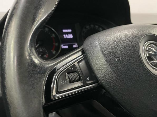 Skoda Rapid I с пробегом 2015 года, цена 890 000 рублей, 176991 км, лифтбек, Автокод Объявления