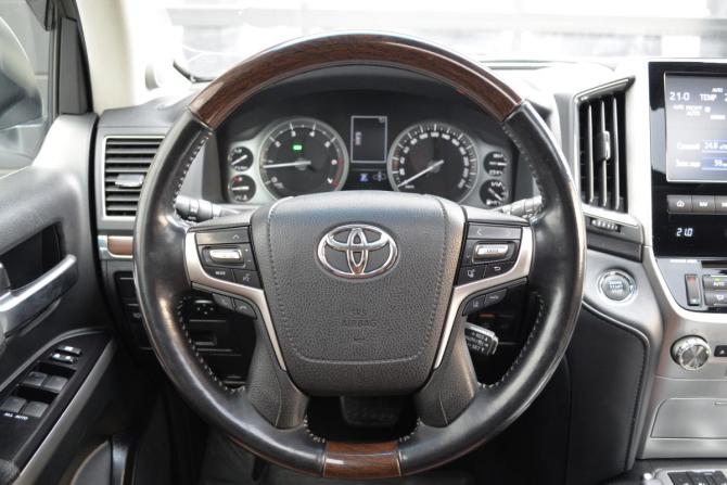 Toyota Land Cruiser 200 Series Рестайлинг 2 с пробегом 2018 года, цена 7 865 000 рублей, 62123 км, внедорожник, Автокод Объявления