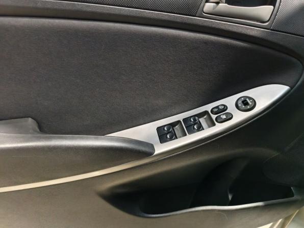 Hyundai Solaris I Рестайлинг с пробегом 2015 года, цена 979 000 рублей, 176800 км, седан, Автокод Объявления
