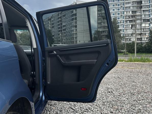 Volkswagen Touran I Рестайлинг 2 с пробегом 2010 года, цена 999 000 рублей, 236516 км, компактвэн, Автокод Объявления