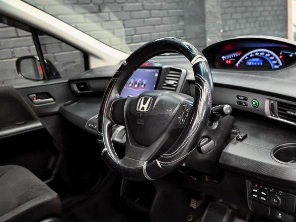 Honda Freed I Рестайлинг с пробегом 2012 года, цена 995 000 рублей, 209749 км, компактвэн, Автокод Объявления