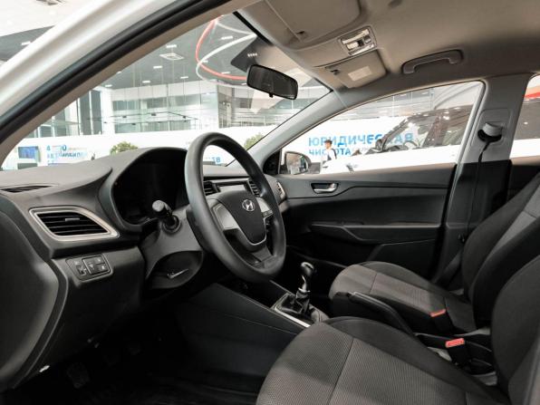 Hyundai Solaris II с пробегом 2019 года, цена 1 390 000 рублей, 74463 км, седан, Автокод Объявления
