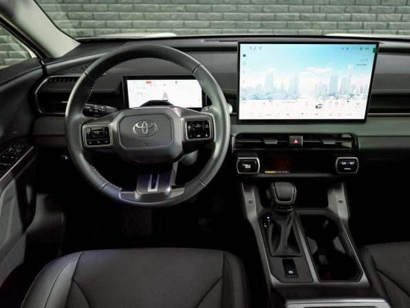 Toyota RAV4 VI (XA60) с пробегом 2025 года, цена 4 640 000 рублей, 77 км, внедорожник, Автокод Объявления
