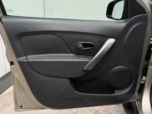 Renault Logan II Рестайлинг с пробегом 2021 года, цена 1 199 000 рублей, 99449 км, седан, Автокод Объявления