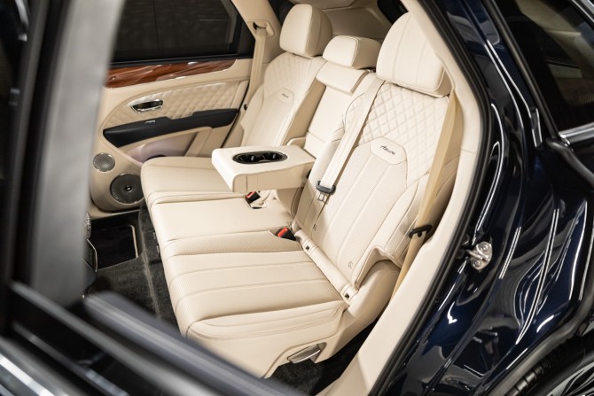 Новый Bentley Bentayga I Рестайлинг 2024 года, цена 48 860 400 рублей, внедорожник, Автокод Объявления