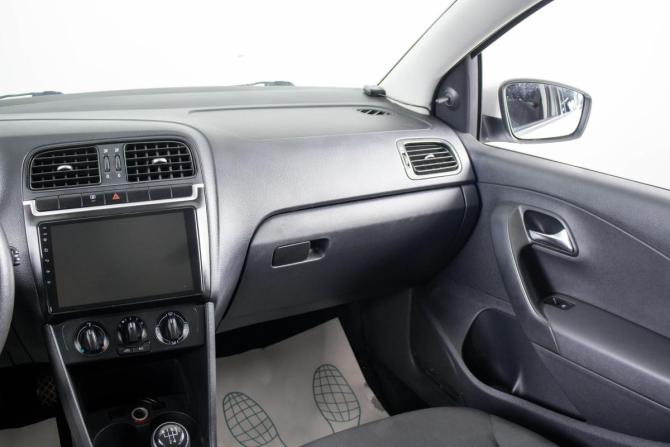 Volkswagen Polo V Рестайлинг с пробегом 2015 года, цена 849 000 рублей, 195000 км, седан, Автокод Объявления