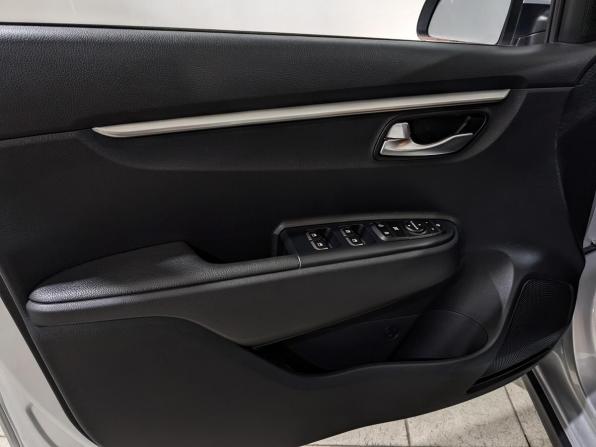 Kia Rio IV Рестайлинг с пробегом 2021 года, цена 1 690 000 рублей, 102191 км, хэтчбек, Автокод Объявления
