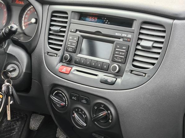 Kia Rio II Рестайлинг с пробегом 2010 года, цена 299 000 рублей, 202500 км, седан, Автокод Объявления