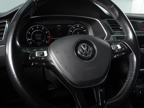 Volkswagen Tiguan II с пробегом 2018 года, цена 2 489 000 рублей, 98081 км, внедорожник, Автокод Объявления