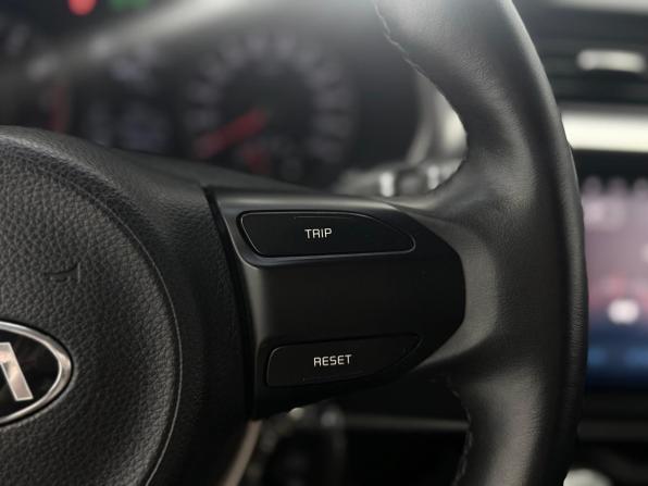 Kia Rio IV Рестайлинг с пробегом 2021 года, цена 1 610 000 рублей, 102800 км, седан, Автокод Объявления