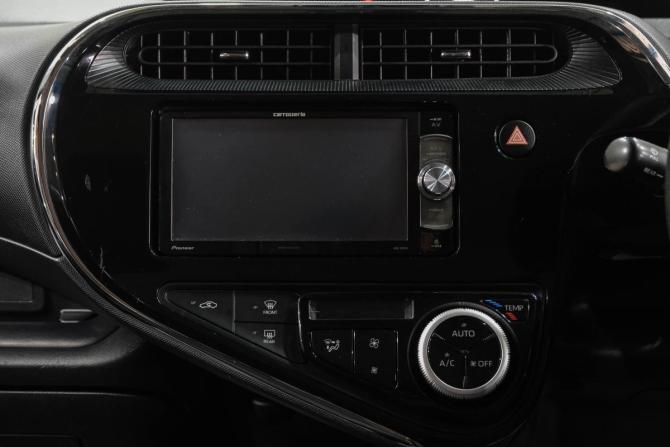 Toyota Aqua I Рестайлинг 2 с пробегом 2018 года, цена 1 029 000 рублей, 236100 км, хэтчбек, Автокод Объявления