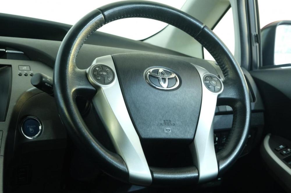 Toyota Prius III Рестайлинг (XW30) Омск  - изображение 13