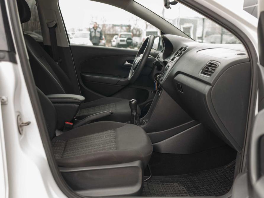 Volkswagen Polo V Рестайлинг Новосибирск  - изображение 17