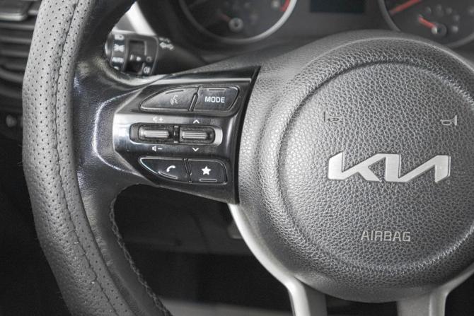 Kia Rio IV Рестайлинг с пробегом 2021 года, цена 1 629 000 рублей, 123000 км, седан, Автокод Объявления