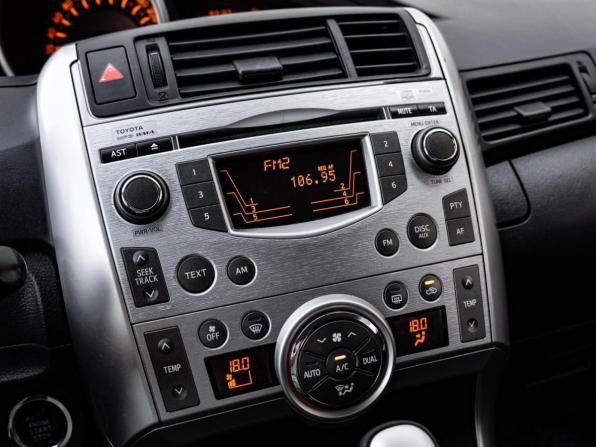 Toyota Verso I с пробегом 2011 года, цена 950 000 рублей, 253129 км, компактвэн, Автокод Объявления