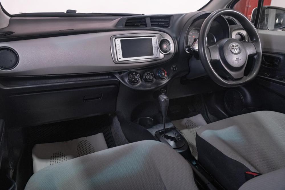 Toyota Vitz III (XP130) Томск  - изображение 15