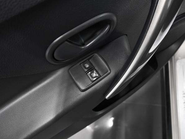 Renault Sandero II с пробегом 2015 года, цена 1 095 000 рублей, 80344 км, хэтчбек, Автокод Объявления